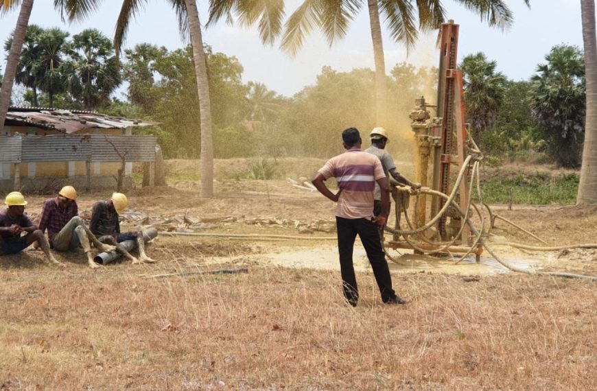 கிளிநொச்சி மாவட்டத்தில் ஆழ்குழாய்க் கிணறு அமைத்து கொடுக்கப்பட்டமை