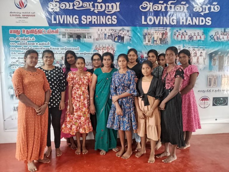 முல்லைத்தீவில் மிஷன் மெயில் நிறுவனத்தின் நிதி அனுசரணையில் தையல் தொழிற்பயிற்சி நடைபெறுகின்றன