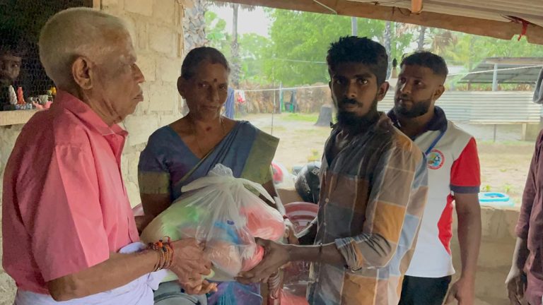 பிறந்தநாளை முன்னிட்டு உலர் உணவுப்பொதிகள் வழங்கல்