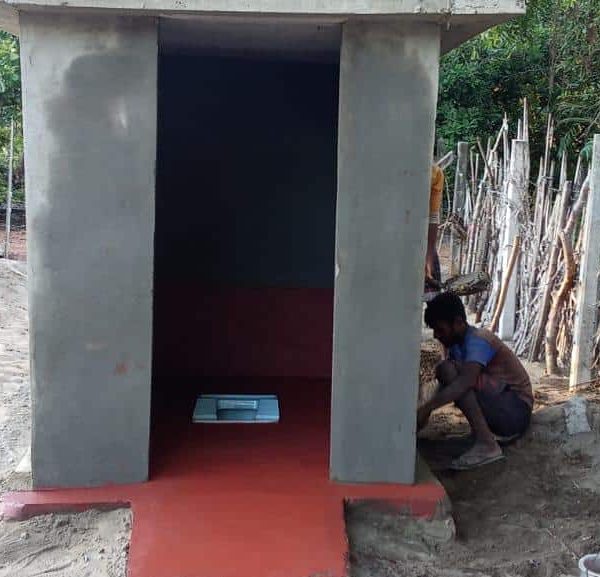 மட்டக்களப்பு களுவங்கேணி பிரதேசத்தில் மலசலகூடம் அமைத்து கொடுக்கப்பட்டமை